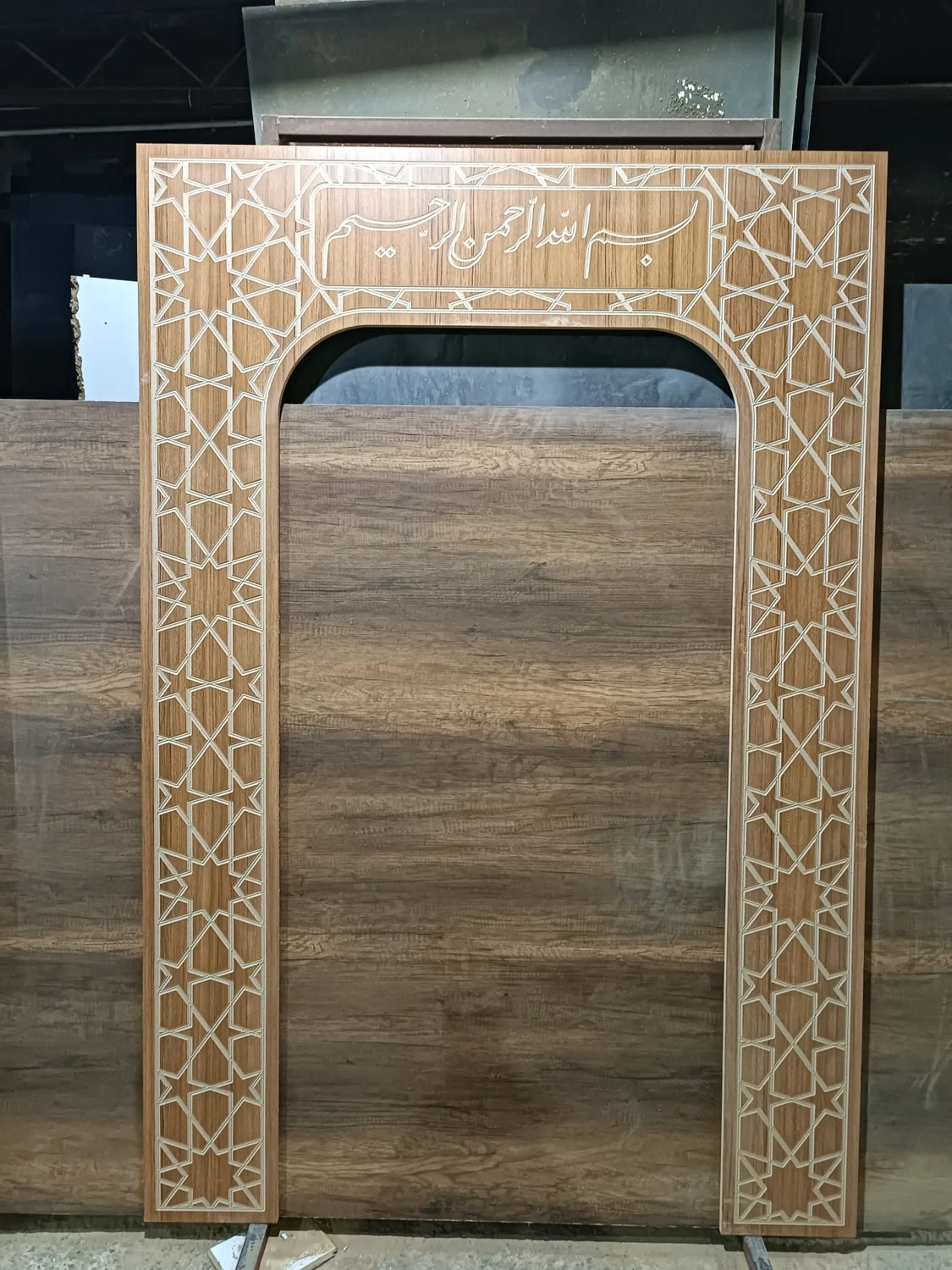 Geometrik desenli çerçeve
